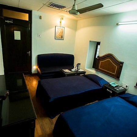 Deep Hotel Lucknow Exterior photo