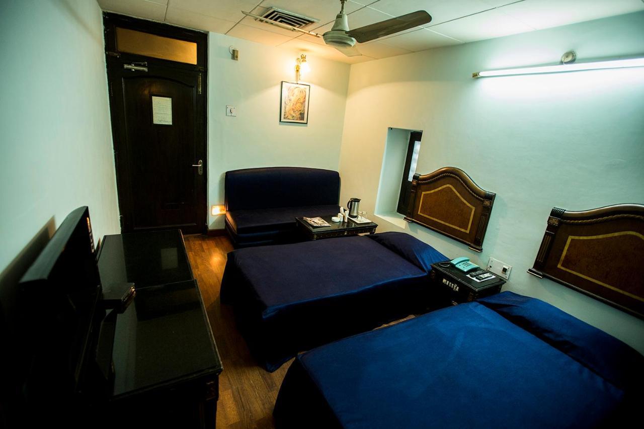 Deep Hotel Lucknow Exterior photo
