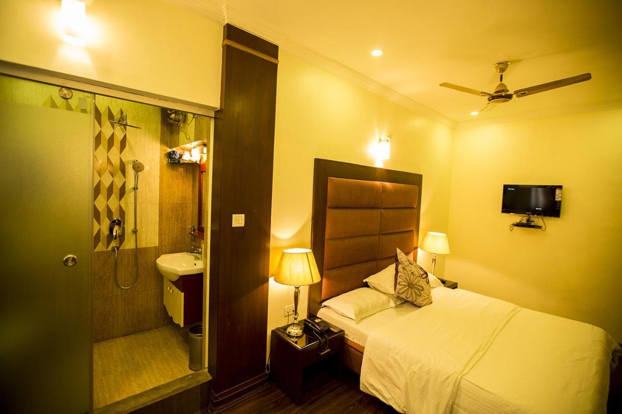 Deep Hotel Lucknow Exterior photo