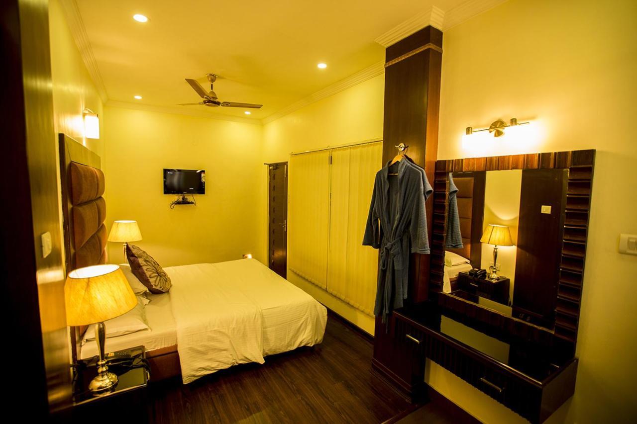 Deep Hotel Lucknow Exterior photo