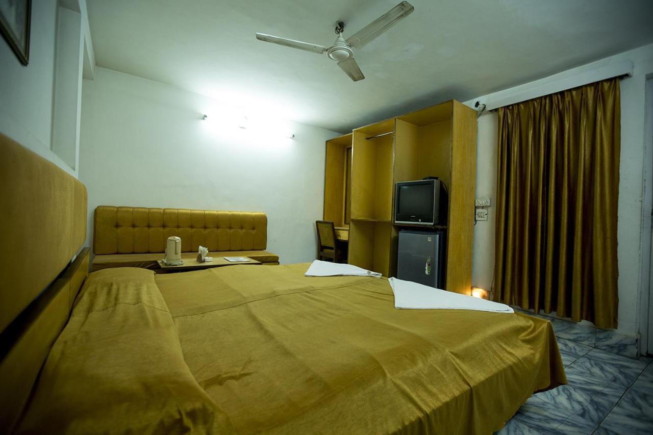 Deep Hotel Lucknow Exterior photo