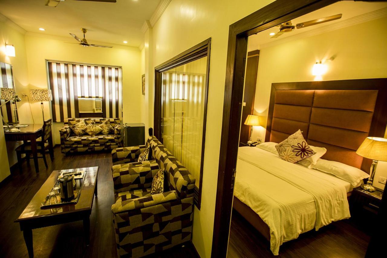 Deep Hotel Lucknow Exterior photo