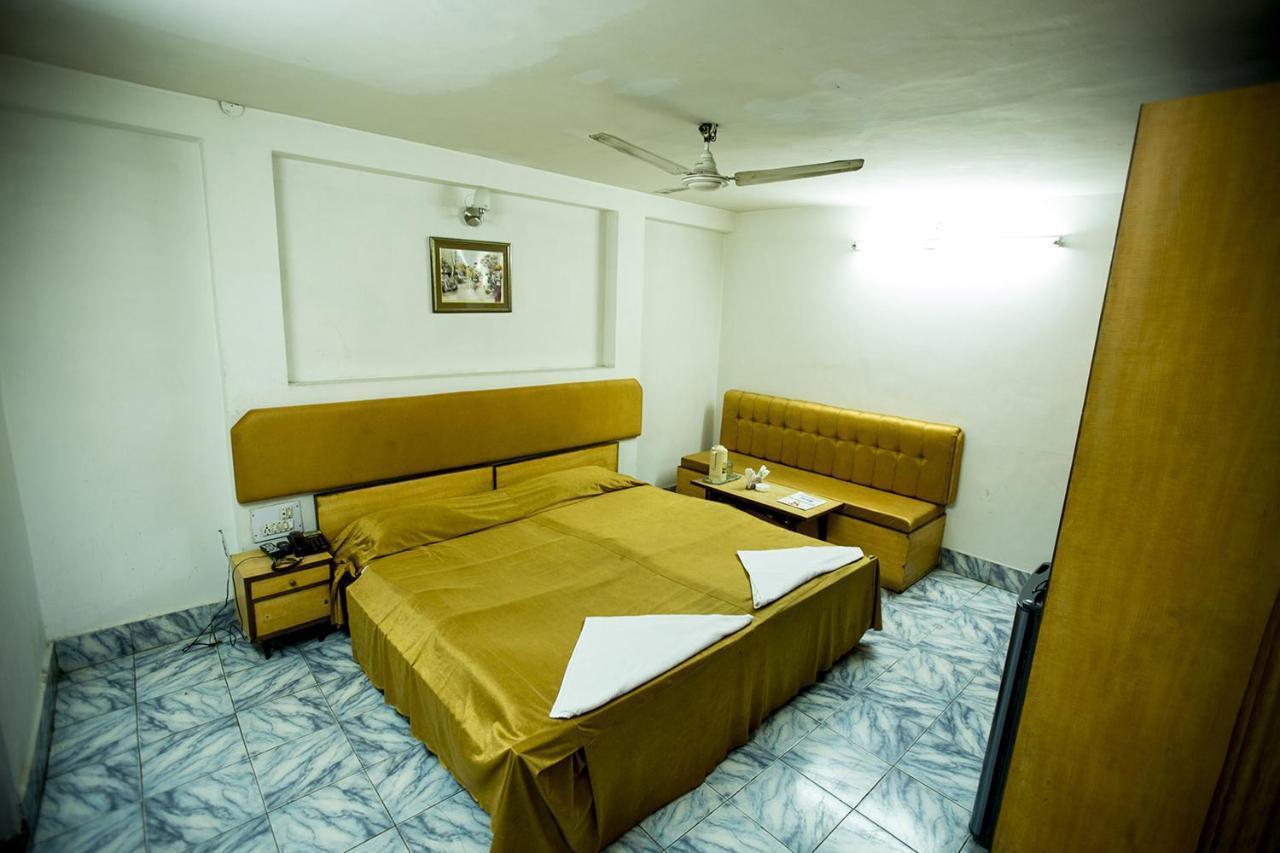 Deep Hotel Lucknow Exterior photo