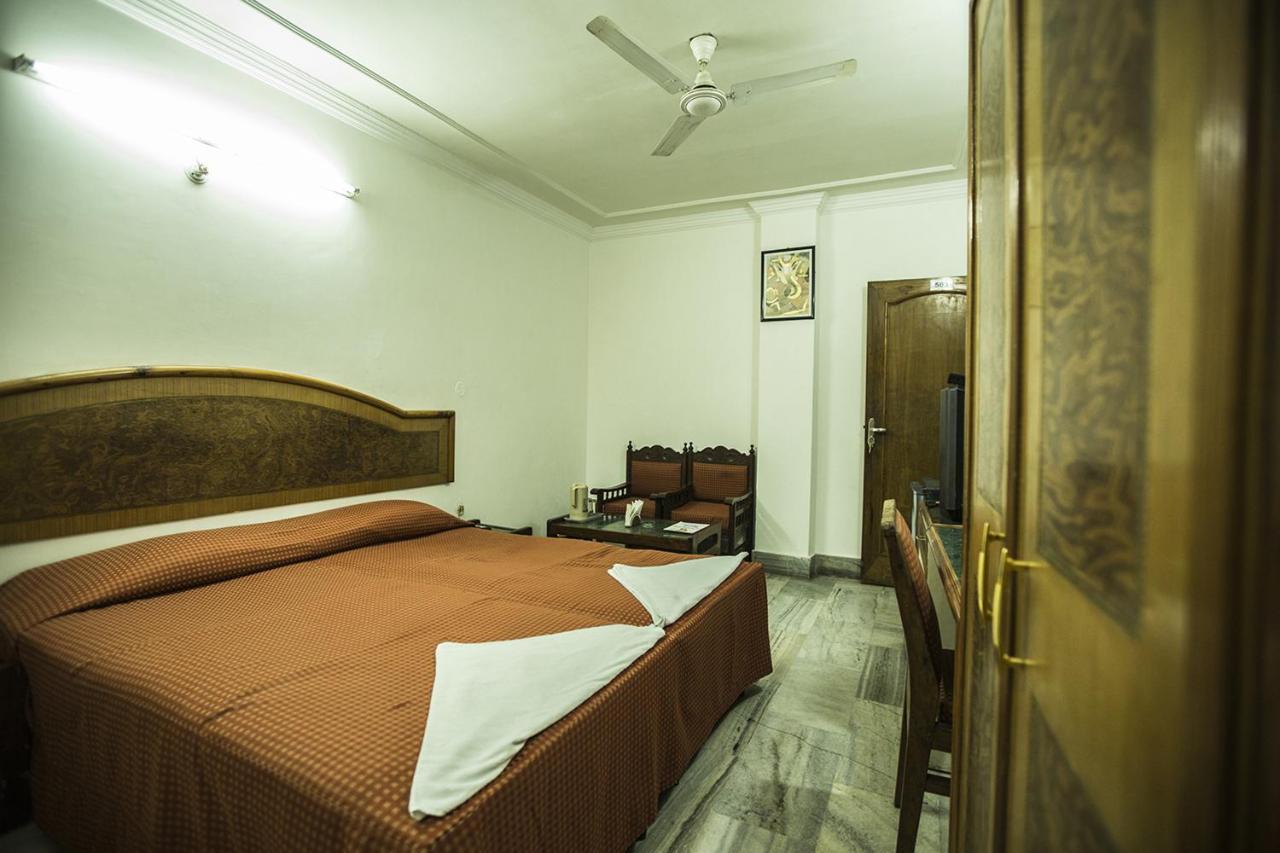 Deep Hotel Lucknow Exterior photo